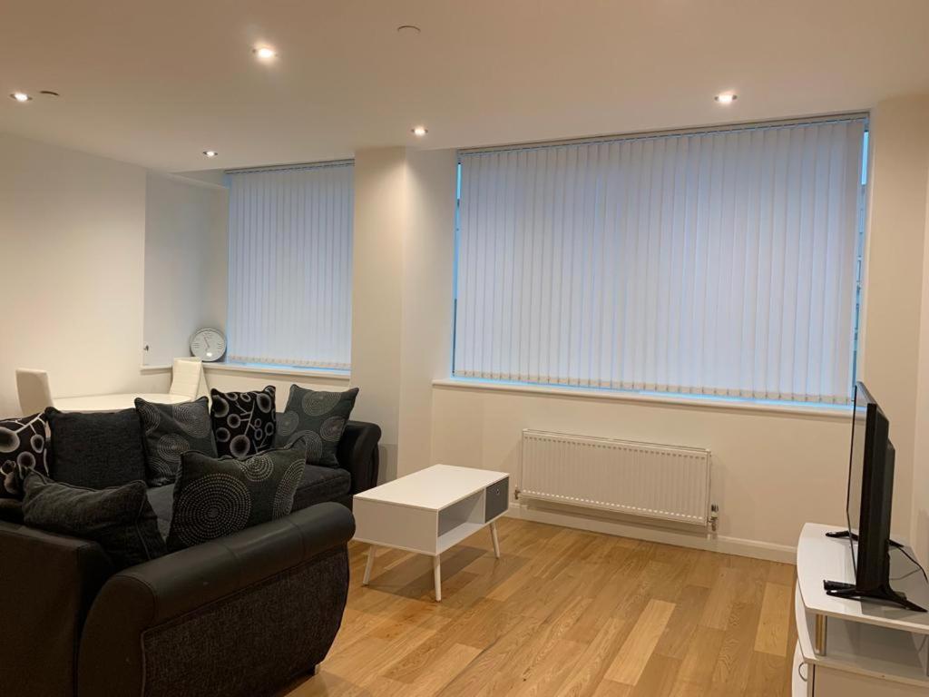 Modern 2 Bed 2 Bath Apartment In Central Croydon! Exterior foto